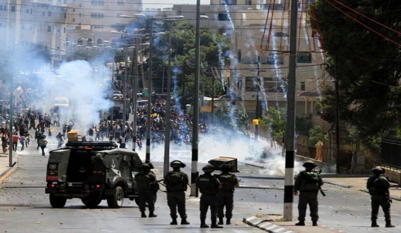   عاجل| اندلاع مواجهات عنيفة بين أصحاب الأرض وقوات الاحتلال وسط مدينة الخليل