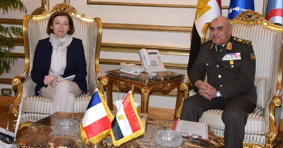   وزير الدفاع يبحث مع نظيرته الفرنسية أوجه التعاون العسكري بين البلدين