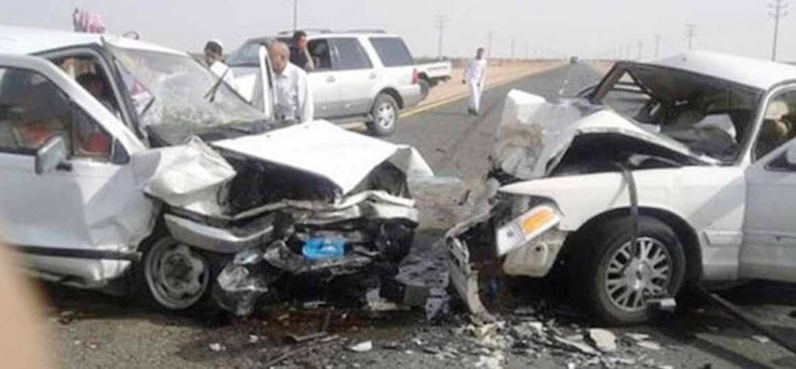   مصرع شخص واصابة ١٩ أخرين في تصادم سيارتين بصحراوي المنيا