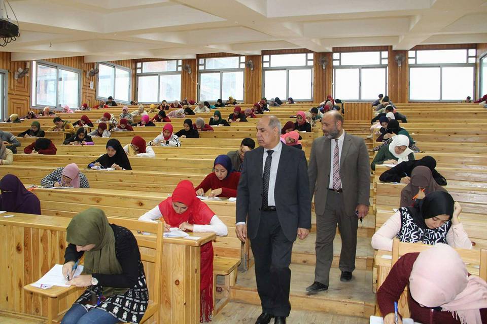   رئيس جامعة كفر الشيخ يتابع لجان الامتحانات ويشدد على توفير الهدوء للطلاب