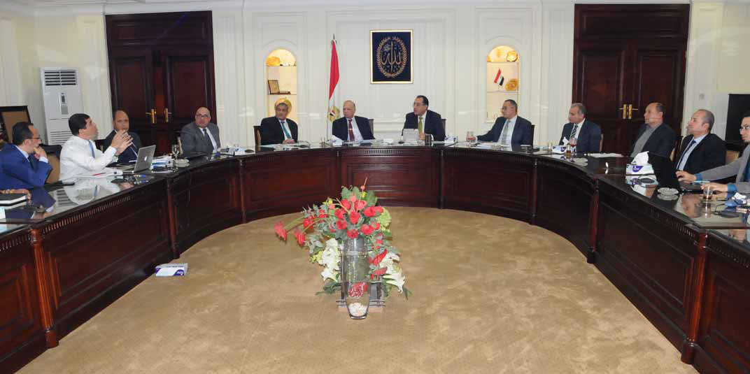   وزير الإسكان ومحافظ القاهرة يتابعان آخر المستجدات فى مشروعات تطوير المناطق العشوائية غير الآمنة