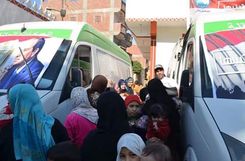   صور| إنطلاق القوافل العلاجية والخدمية بقرية "الحجاز" بالتعاون مع وزارتى الصحة والتموين 