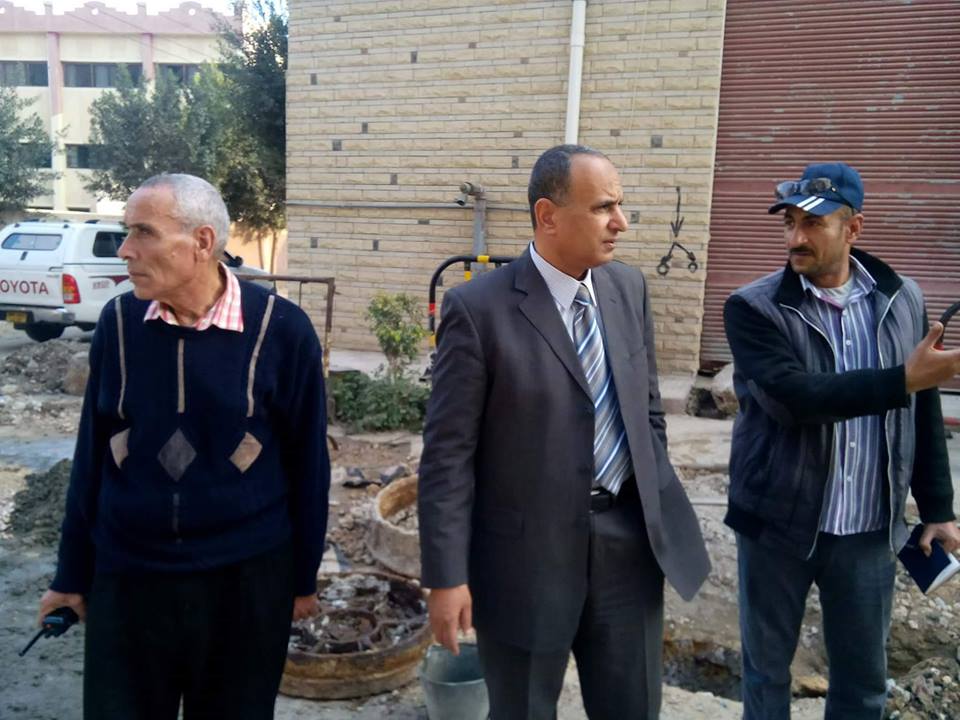   رئيس مدينة دسوق يتابع رفع «بيارات الصرف الصحى» من الشوارع
