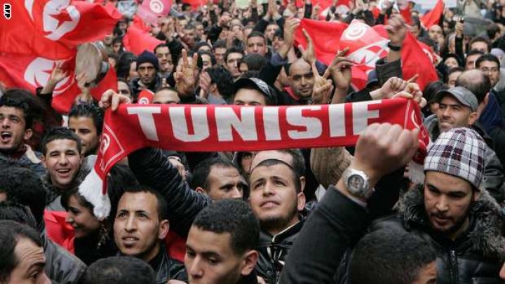   مظاهرات فى تونس.. ورئيس الحكومة للتونسيين: «لا احتجاجات ليلية في البلدان الديمقراطية»