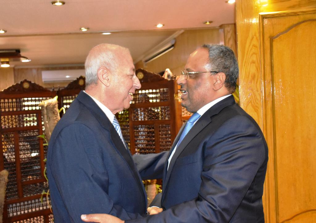   محافظ أسوان يستقبل سفير دولة الإمارات بمصر