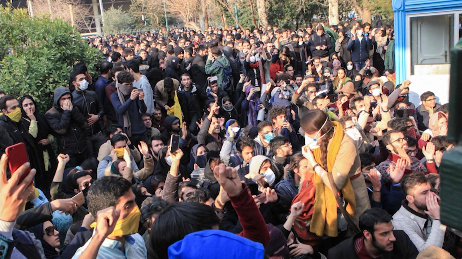   مصادر بالمعارضة الإيرانية: 50 قتيل و3آلاف معتقل فى سجون النظام