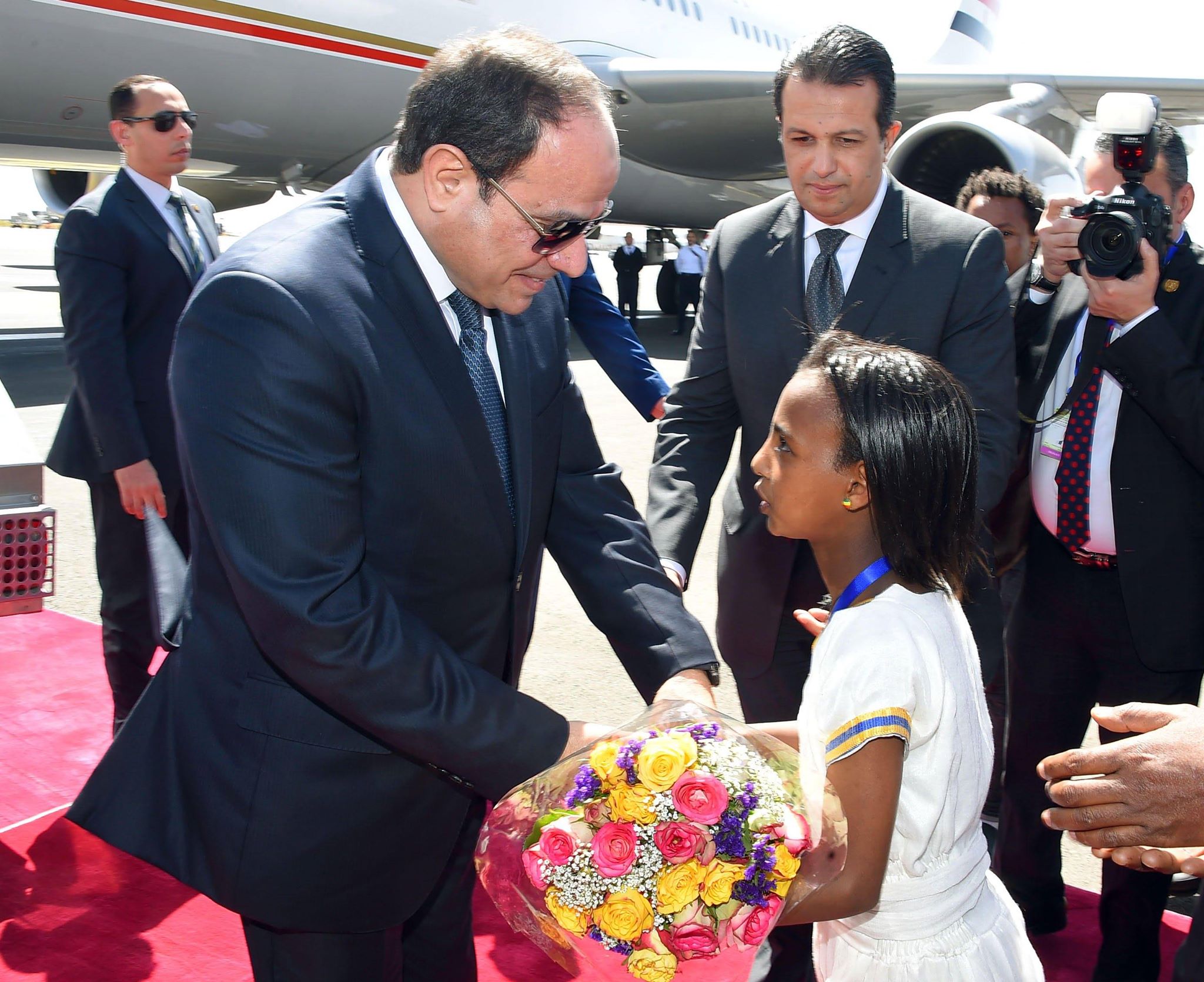   استقبال الرئيس السيسى فى أديس أبابا بالورود
