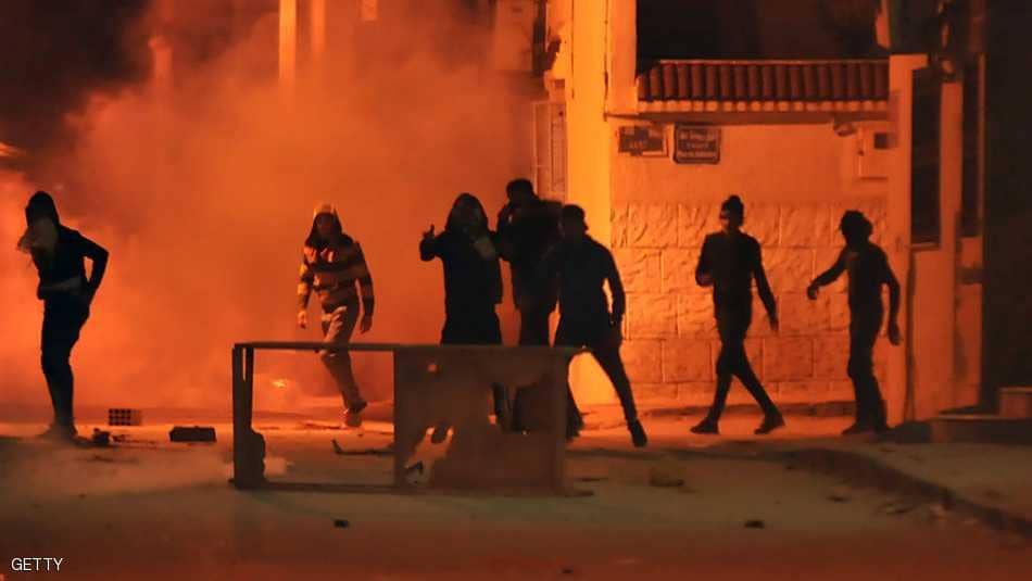   بالمولوتوف.. المحتجون فى تونس يهاجمون مدرسة دينية يهودية 