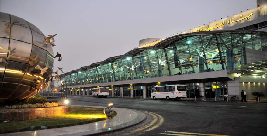   طوارئ بمطار القاهرة لاستقبال نائب الرئيس الأمريكي