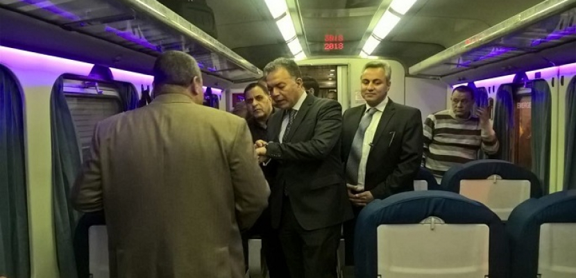   بالصور| جولة مفاجئة لوزير النقل لمحطة مصر ومترو الأنفاق