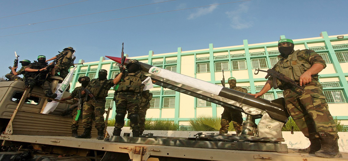   مصدر عسكري إسرائيلي: حماس تملك آلاف الصواريخ طويلة المدى.. وتصنع الأسلحة