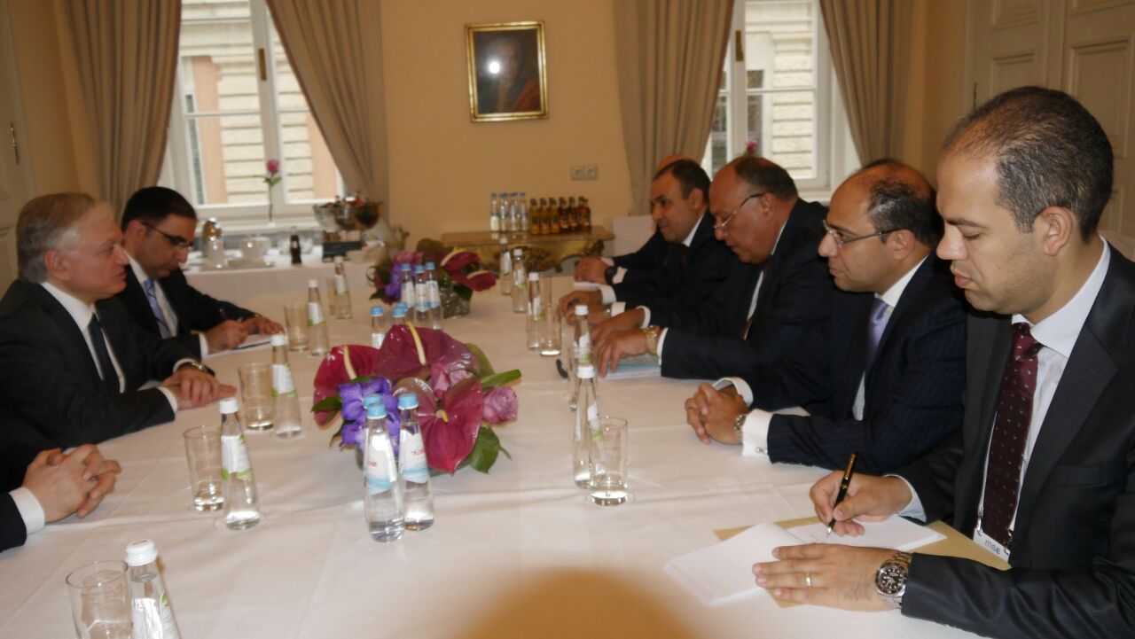   شكرى يلتقي وزير خارجية أرمينيا