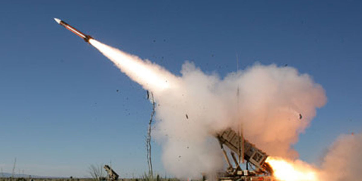   الدفاع الجوي السعودي يدمر صاروخ باليستيا أطلقه الحوثيون