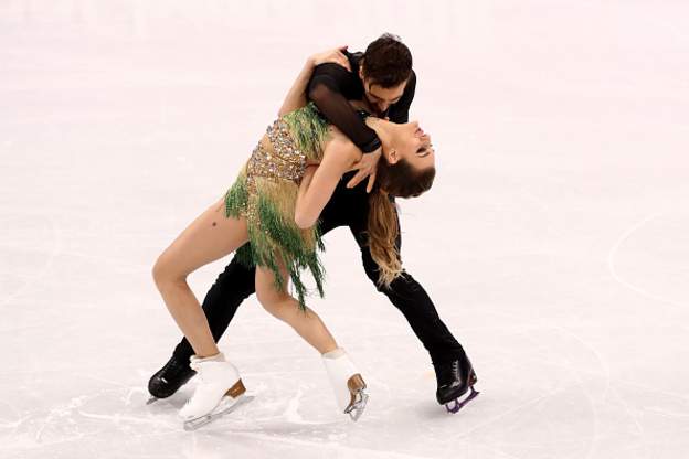   راقصة جليد فرنسية تتعرى أثناء تأدية فقرتها في الألعاب الأولمبية الشتوية