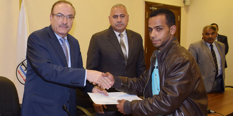   محافظ بني سويف يطلق مشروع تعميم شهادات (أمان المصريين) ويتحمل تكلفة 20 شهادة 
