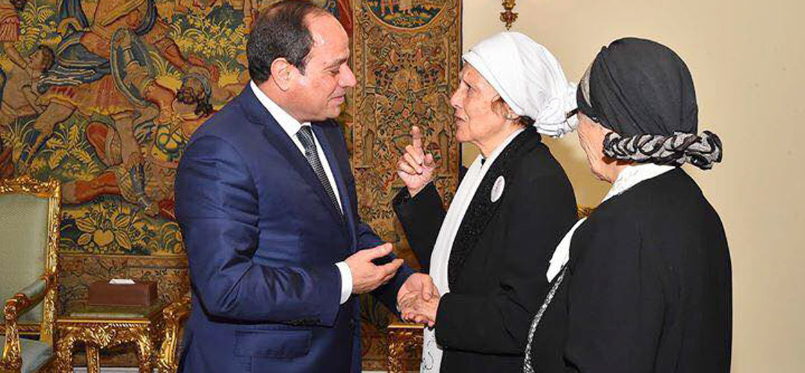   صور| استقبال الرئيس لسيدتى الخير