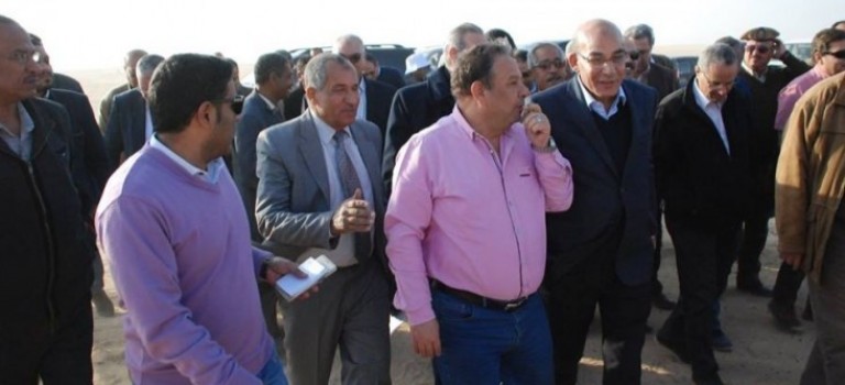  وزير الزراعة يصل المنيا لتفقد مشروع استزراع 20 الف فدان