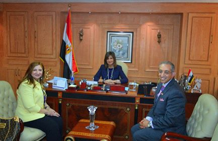   وزيرة الهجرة تستعرض مشاركة عالمين مصريين في مؤتمر الجمعية المصرية لجراحة الأورام