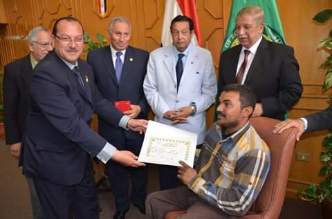   درع و شهادة تقدير من مؤسسة «صقور مصر» للتنمية لـ «الناخب الزاحف» في الإسماعيلية