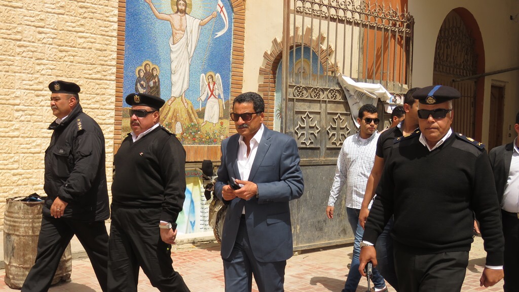   مدير الأمن يتفقد كنائس الإسماعيلية في «خميس العهد»