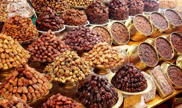  «بلح رمضان» يملأ الأسواق بزيادة 10 % عن العام الماضى