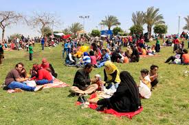   توافد المئات على حدائق كفر الشيخ للاحتفال بشم النسيم 