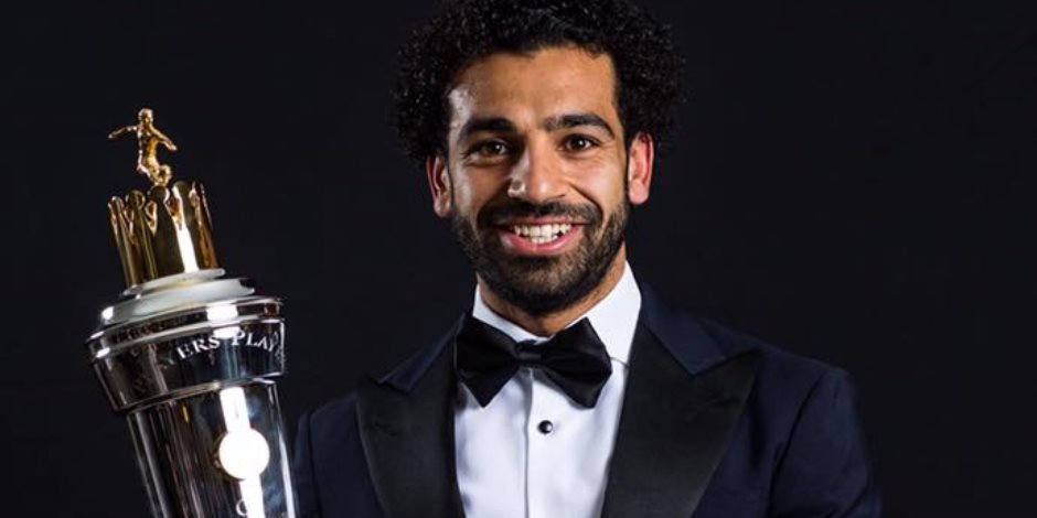   محمد صلاح يحتفل بجائزة الأفضل في إنجلترا