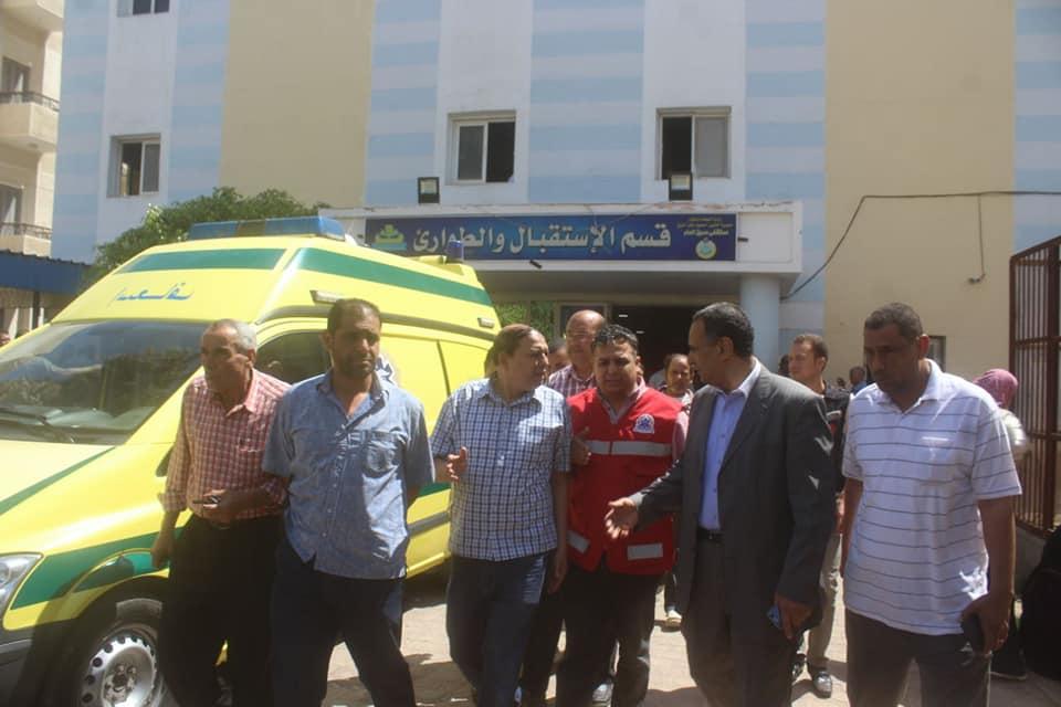  بالصور| رئيس مدينة دسوق ومدير الإسعاف يطمئنان على مصابى حادث التصادم