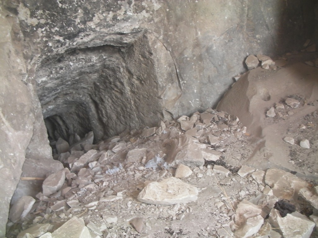  حفر 15 مترًا.. ومباحث الآثار تقبض عليه بالمعصرة