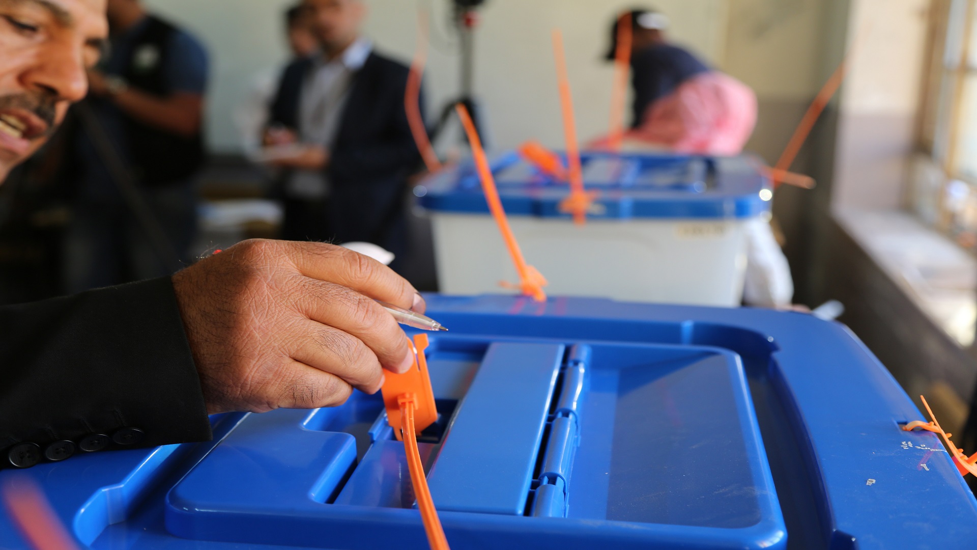   مفوضية الانتخابات العراقية: نسبة المشاركة بلغت 44.5% ولا يزال فرز الأصوات مستمرًا