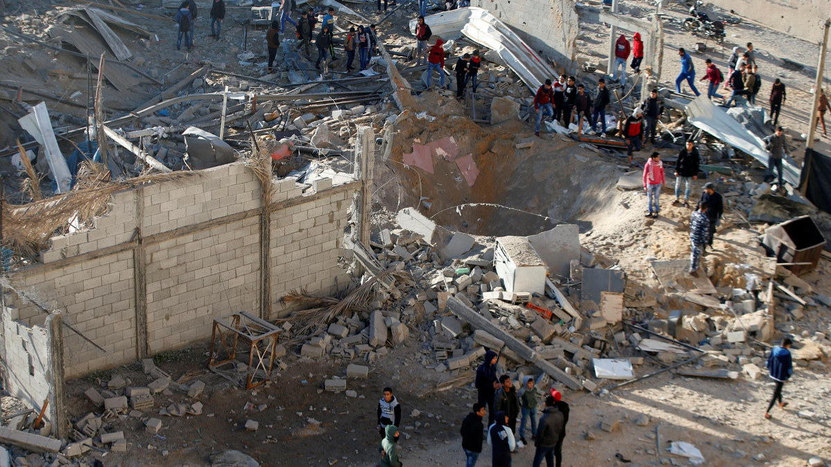   مصر تدين استهداف المدنيين الفلسطينيين وتحذر من تبعات التصعيد في الأراضي المحتلة