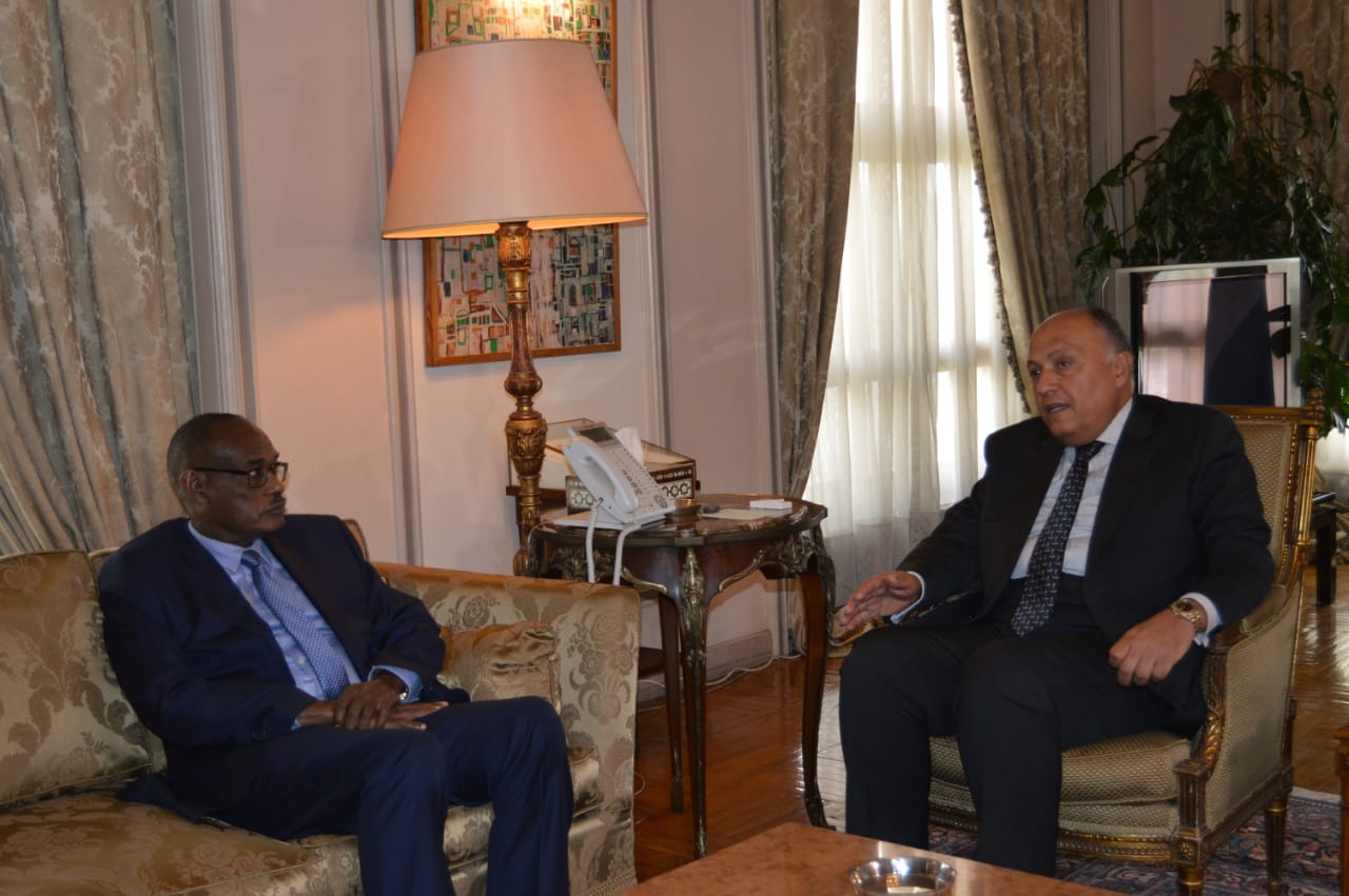   في أول زيارة خارجية لوزير خارجية السودان الجديد  سامح شكرى يعقد جلسة مباحثات مع الوزير الدرديرى بمقر وزارة الخارجية