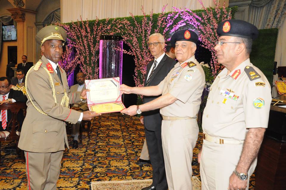   القوات المسلحة تحتفل بتخرج 7 دورات تدريبية لكوادر الدارسين الأفارقة