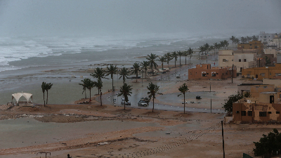   الدفاع المدنى العُمانى: مصرع شخصين وفقدان 3 جراء إعصار مكونو