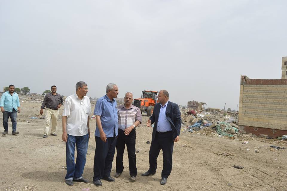  بالصور|  رئيس مدينة كفر الشيخ يتفقد «مقلب القمامة» قبل زيارة المحافظ