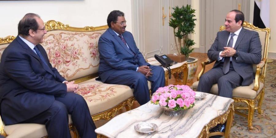   الرئيس يستقبل رئيس المخابرات السودانى ورئيس جهاز الأمن