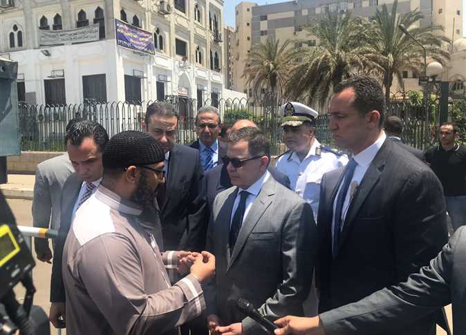   صور وفيديو|| وزير الداخلية يزور ميدانى رابعة والتحرير فى ذكرى 30 يونيو