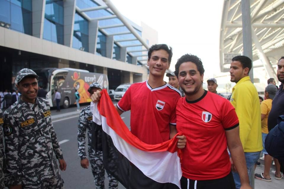   400 مصرى غادروا صباح اليوم الخميس إلى روسيا.. صوت مصر فى كأس العالم  