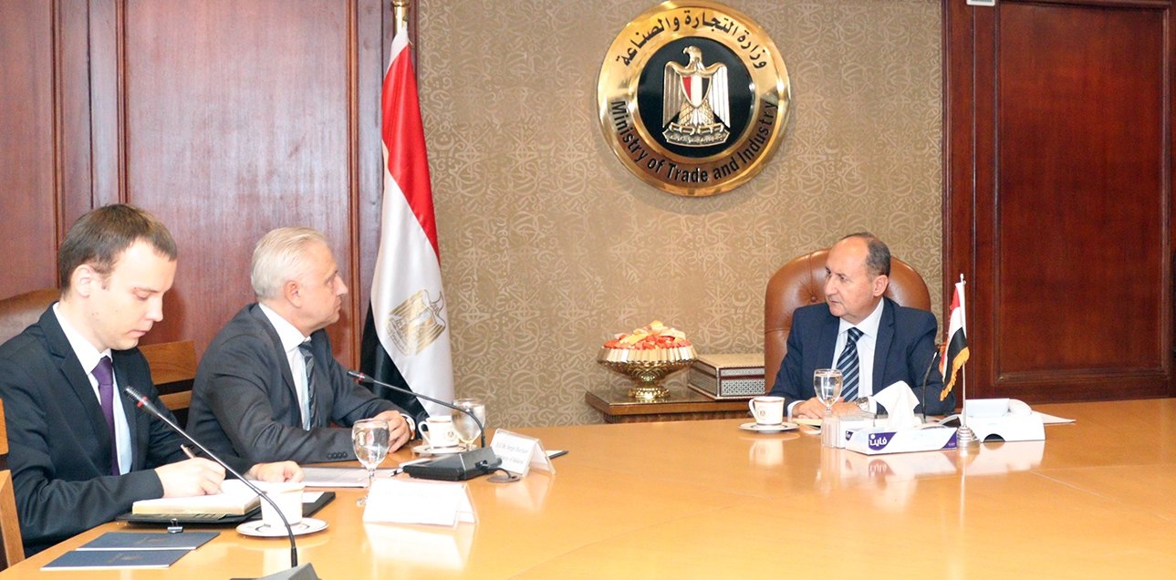   وزير التجارة والصناعة يلتقى بسفير بيلاروسيا بالقاهرة