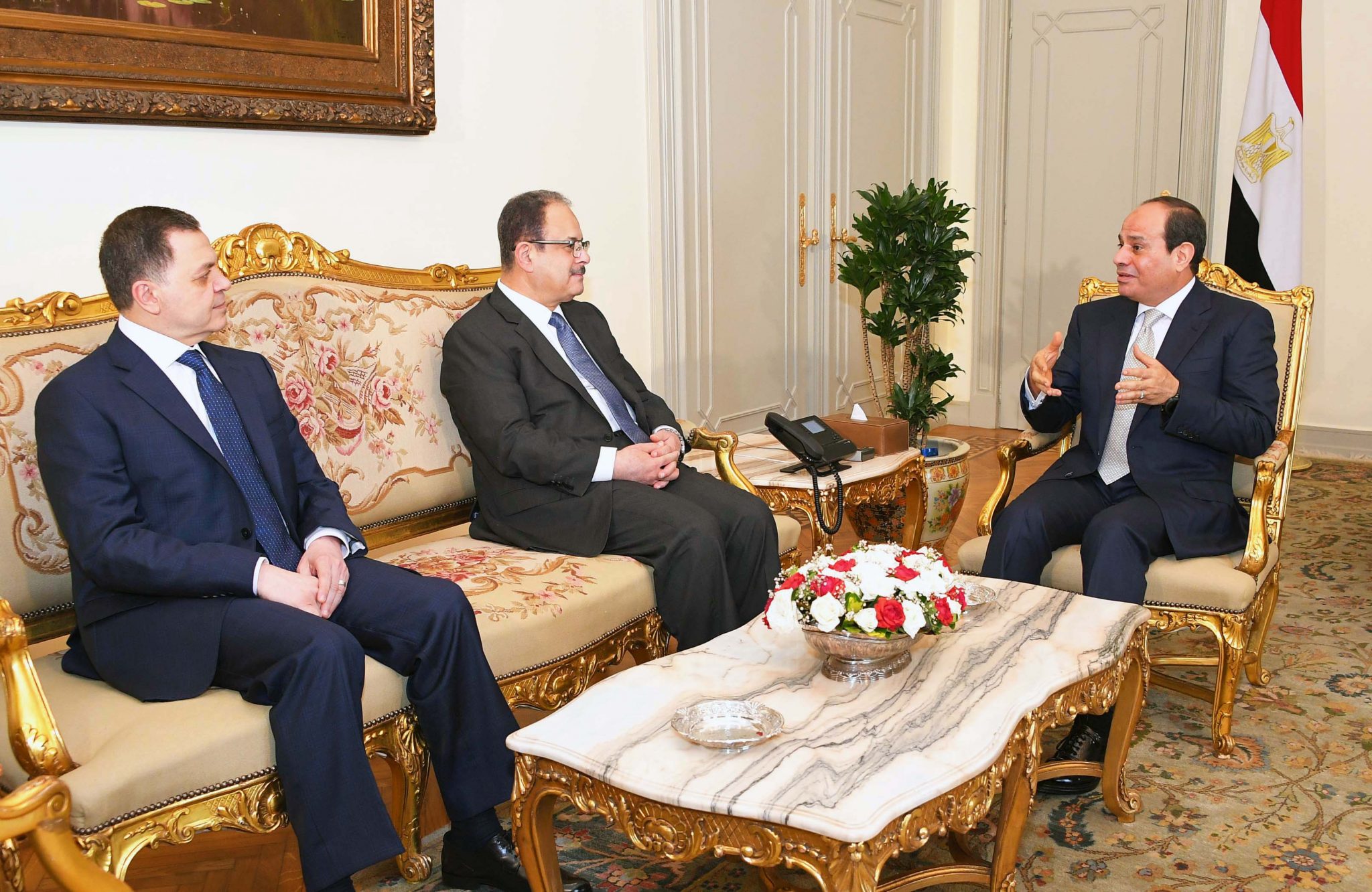   الرئيس يستقبل اللواء مجدي عبد الغفار ووزير الداخلية الجديد