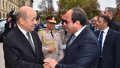   وزير خارجية فرنسا يصل إلى القاهرة للقاء السيسى