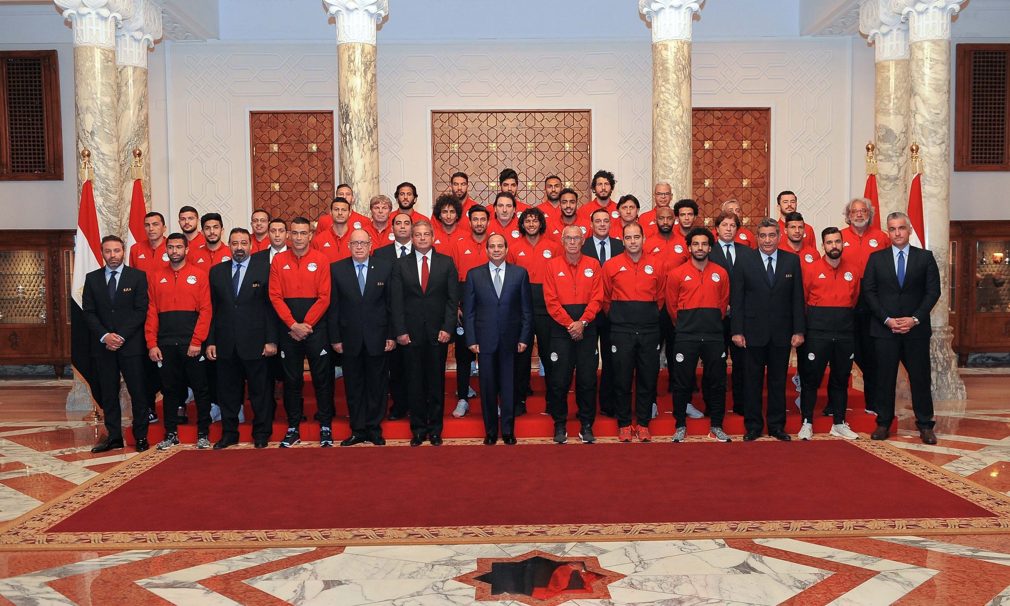   الرئيس يستقبل أعضاء بعثة المنتخب الوطني لكرة القدم المشاركة في بطولة كأس العالم روسيا 2018