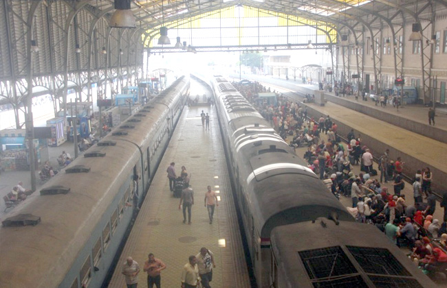   رئيس هيئة السكة الحديد: 169 ألف مقعد إضافي لاستيعاب الركاب خلال أجازة عيد الفطر