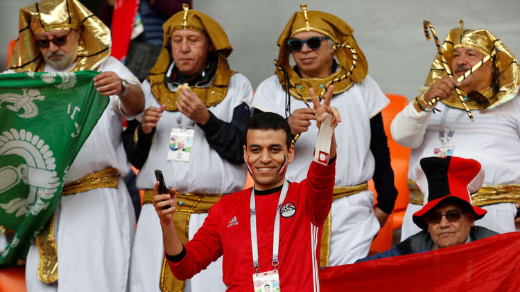   المصريون يتوافدون لدعم فريقهم في مواجهة روسيا
