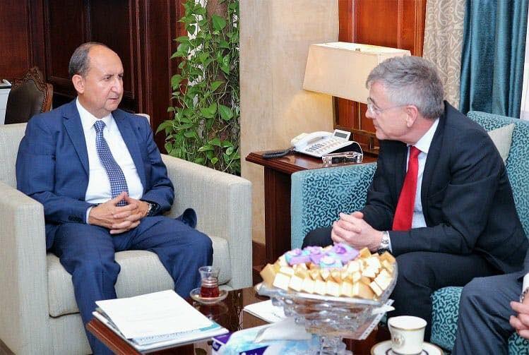   نصار يبحث مع سفير ألمانيا بالقاهرة تعزيز العلاقات التجارية بين البلدين