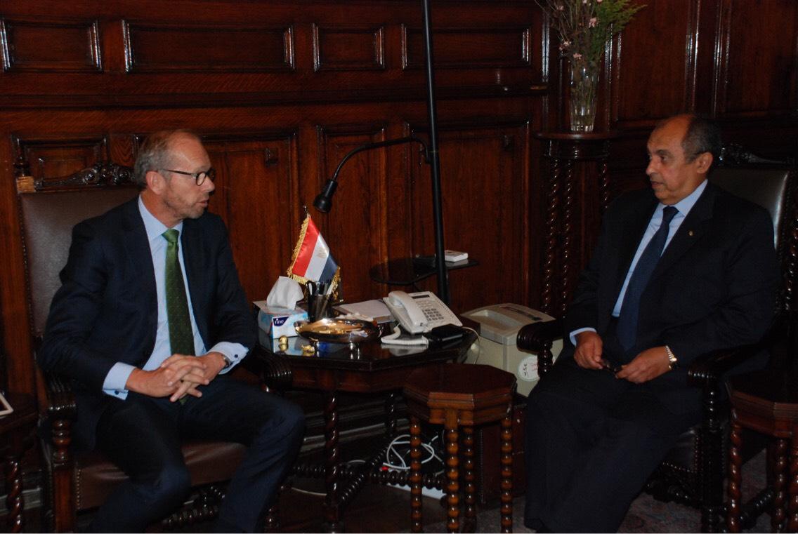   بالصور| وزير الزراعة يبحث مع السفير الهولندي بالقاهرة سبل التعاون في المجال الزراعي