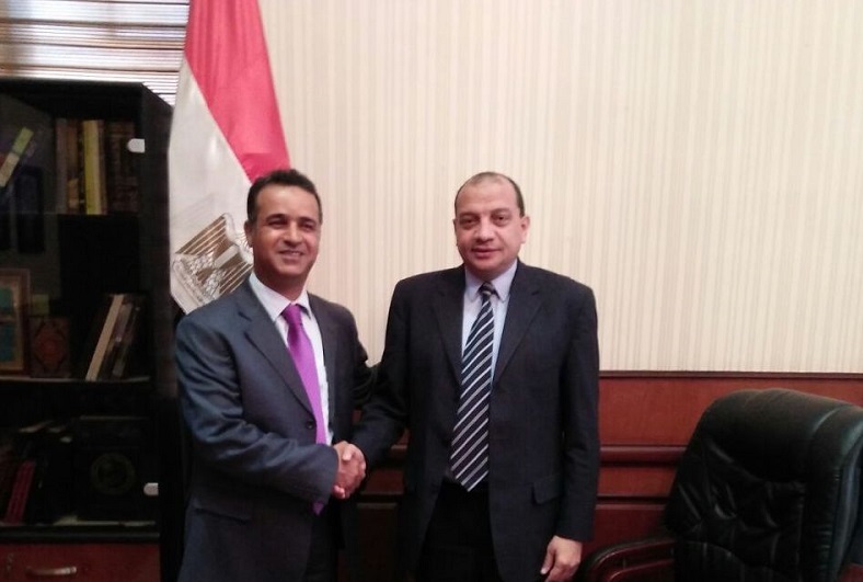   رئيس جامعة بني سويف يجتمع بالمستشار الثقافي الليبي