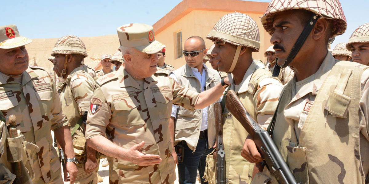   صور|| رئيس أركان حرب القوات المسلحة يتابع سير العمليات العسكرية بسيناء