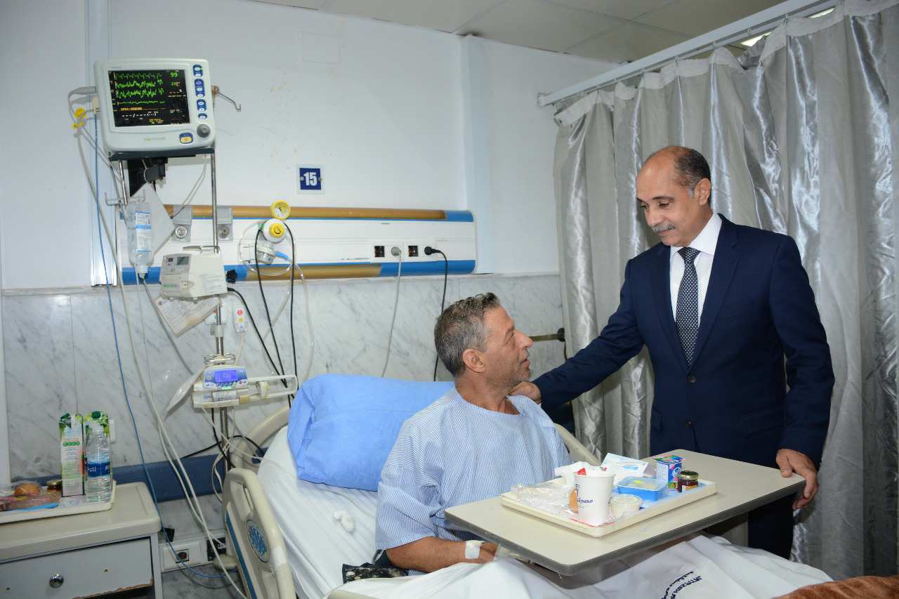   وزير الطيران المدنى يتفقد مستشفى مصر للطيران