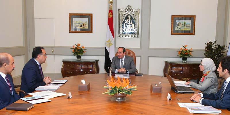 الرئيس يعقد اجتماعاً مع رئيس مجلس الوزراء ووزيرة الصحة والسكان